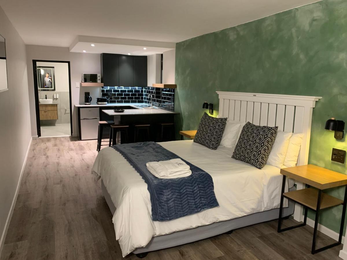 Coral Wood Self Catering Suites And B&B East London Exteriör bild