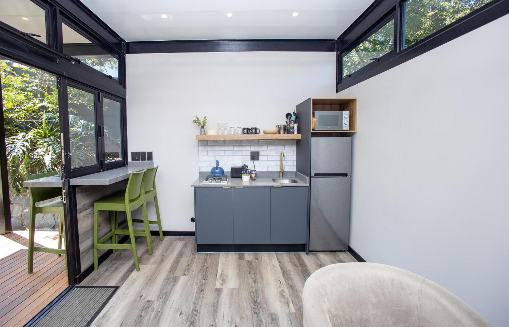 Coral Wood Self Catering Suites And B&B East London Exteriör bild