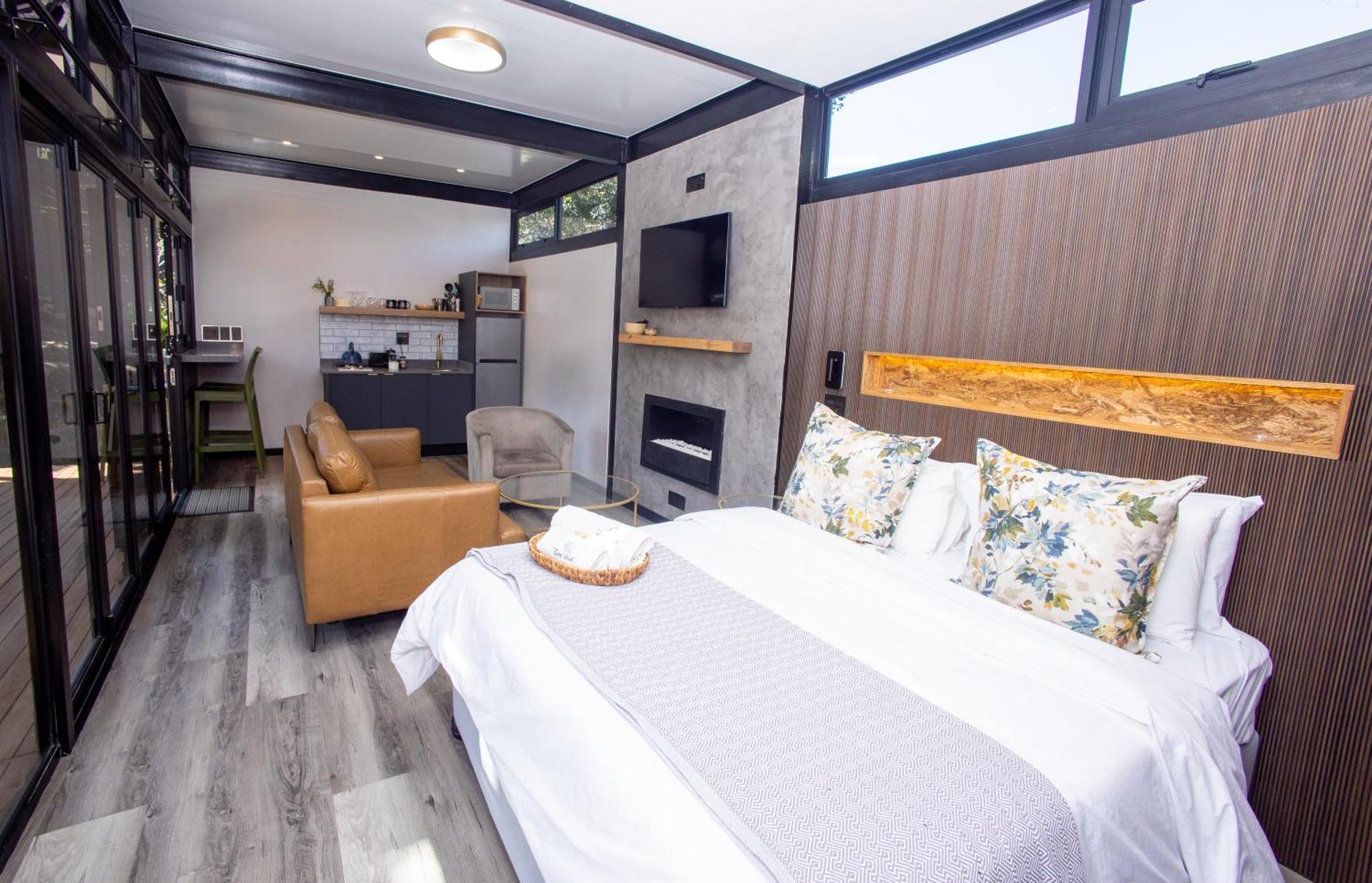 Coral Wood Self Catering Suites And B&B East London Exteriör bild